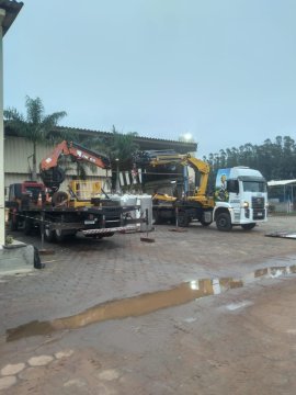 Descarregamento Equipamento Industrial